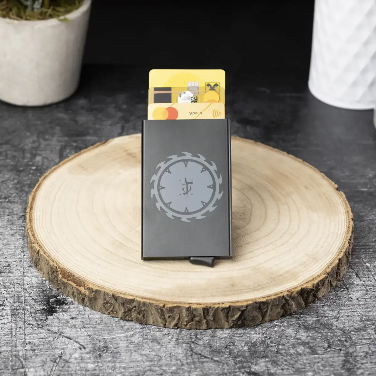 Doom the Dark Ages Credit Card Holder "Shield" Doom the Dark Ages Credit Card Holder "Shield"