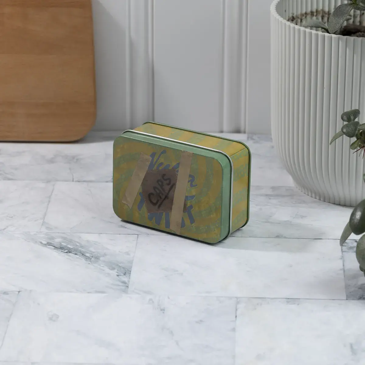 Fallout Kronkorken Reihe "Nuka Twist" mit Sammelbüchse Fallout Kronkorken Reihe "Nuka Twist" mit Sammelbüchse