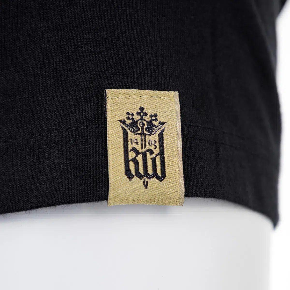 1074058-kingdom-come-deliverance-shirt-dragon-painting-black-sleeve-detail