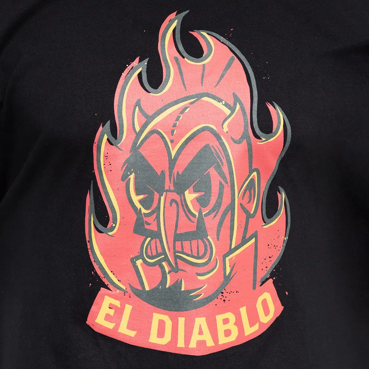 1068982-call-of-duty-vanguard-shirt-devil-black-detail