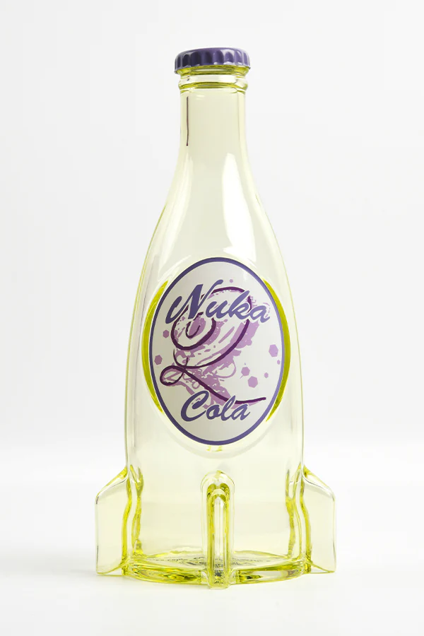 Fallout "Nuka Cola Quartz" Glasflasche und Kronkorken Fallout "Nuka Cola Quartz" Glasflasche und Kronkorken