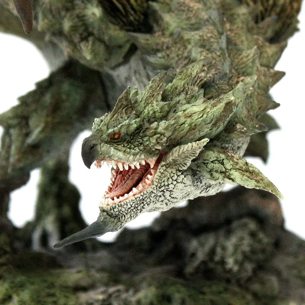 1078702-monster-hunter-statue-creators-model-rathian-head