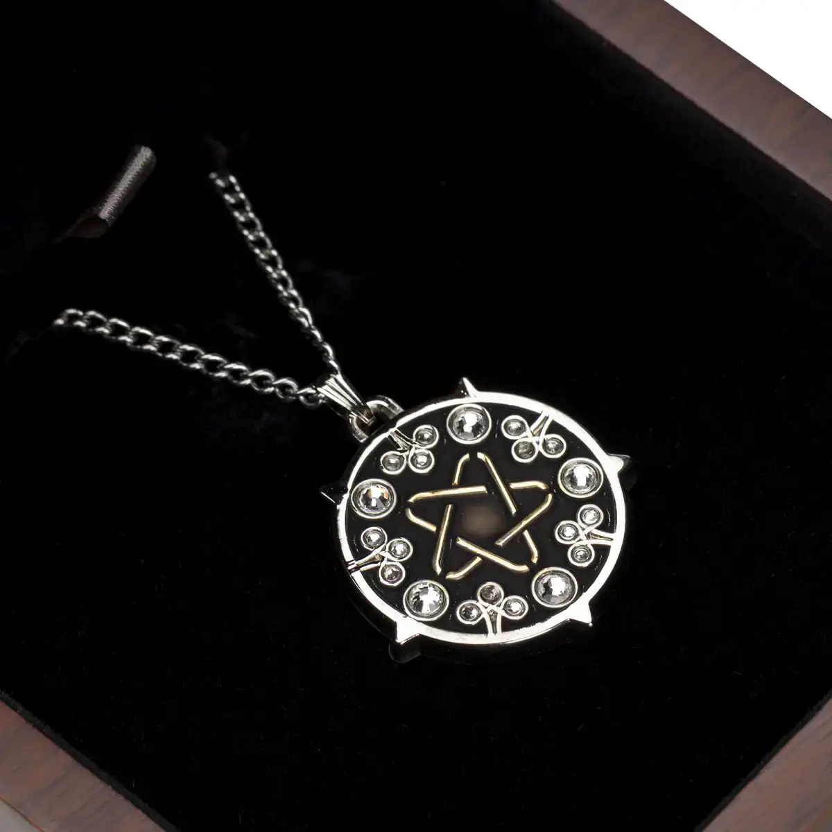 The Witcher Yennefer Medaillon with Box The Witcher Yennefer Medaillon with Box