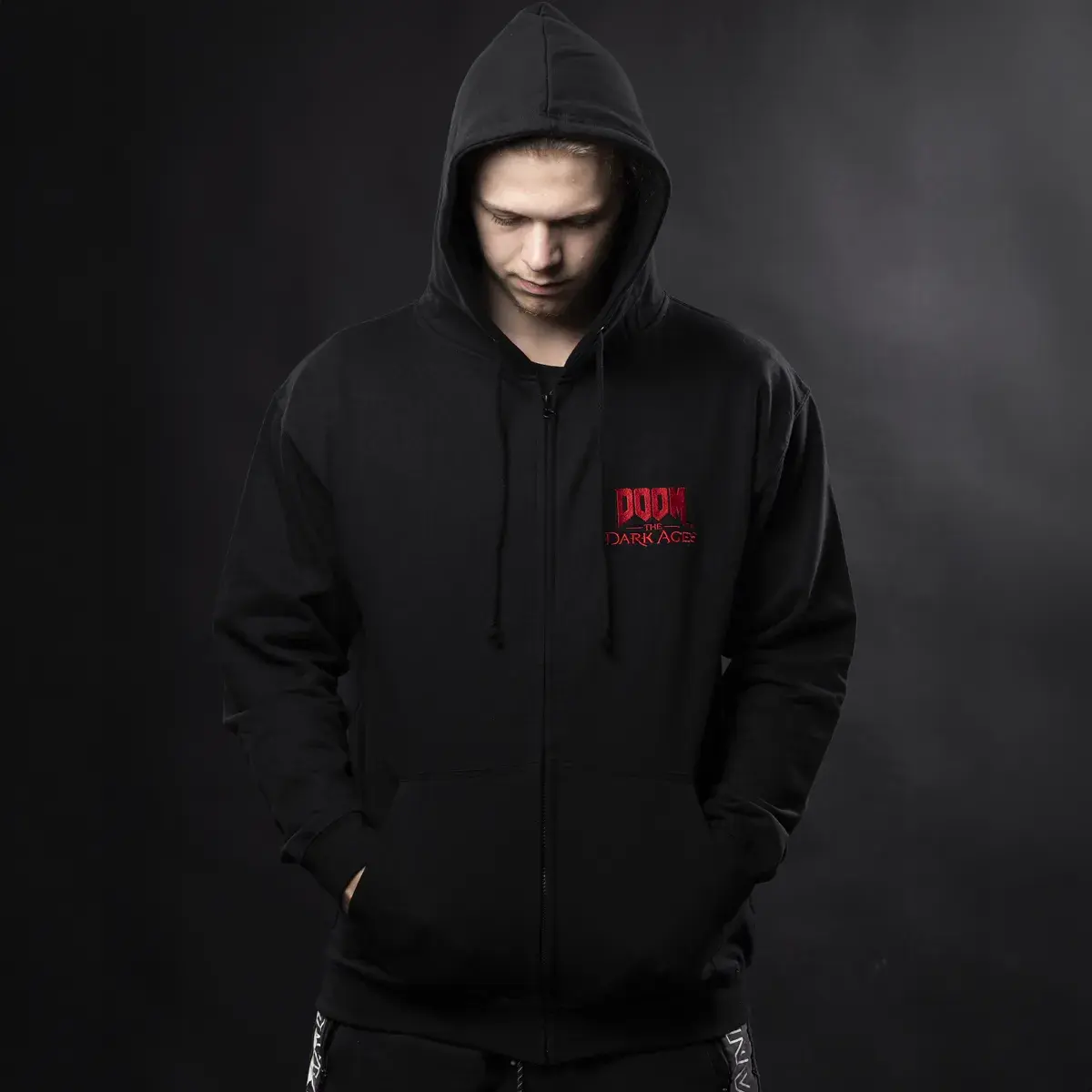 Doom the Dark Ages Zipper Hoodie "Shield" L Doom the Dark Ages Zipper Hoodie "Shield" L