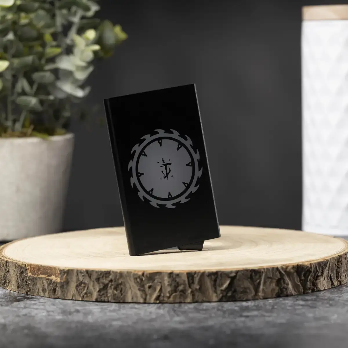 Doom the Dark Ages Credit Card Holder "Shield" Doom the Dark Ages Credit Card Holder "Shield"