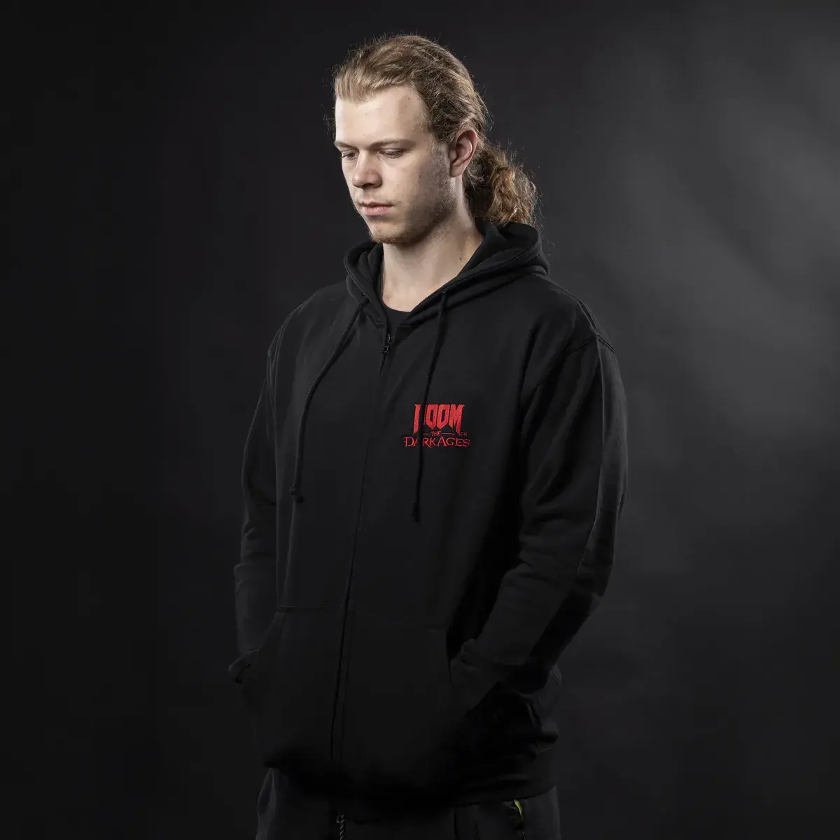 Doom the Dark Ages Zipper Hoodie "Shield" L Doom the Dark Ages Zipper Hoodie "Shield" L